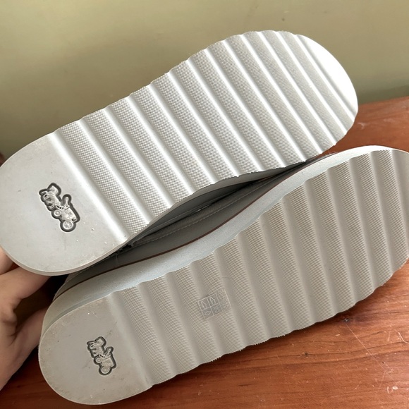 Brand new, never worn Coach ladies boots size 8.5 - Picture 4 of 5